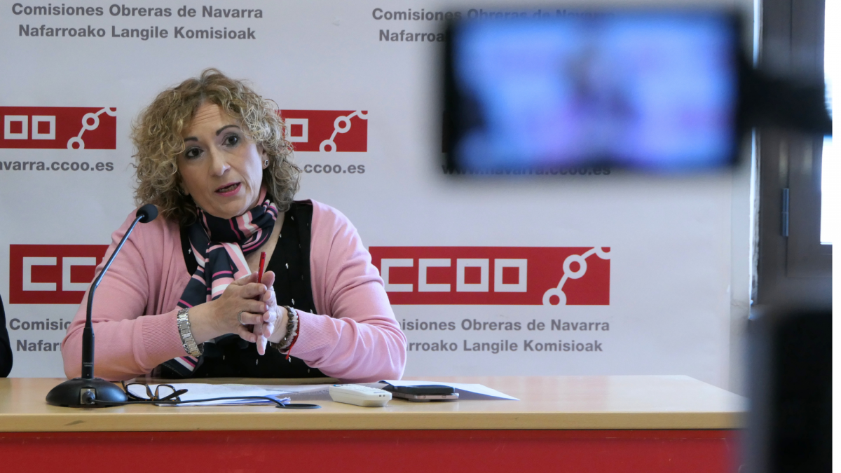 Lucía Sesma, secretraria general de la FSC de Navarra, durante la rueda de prensa del acuerdo.
