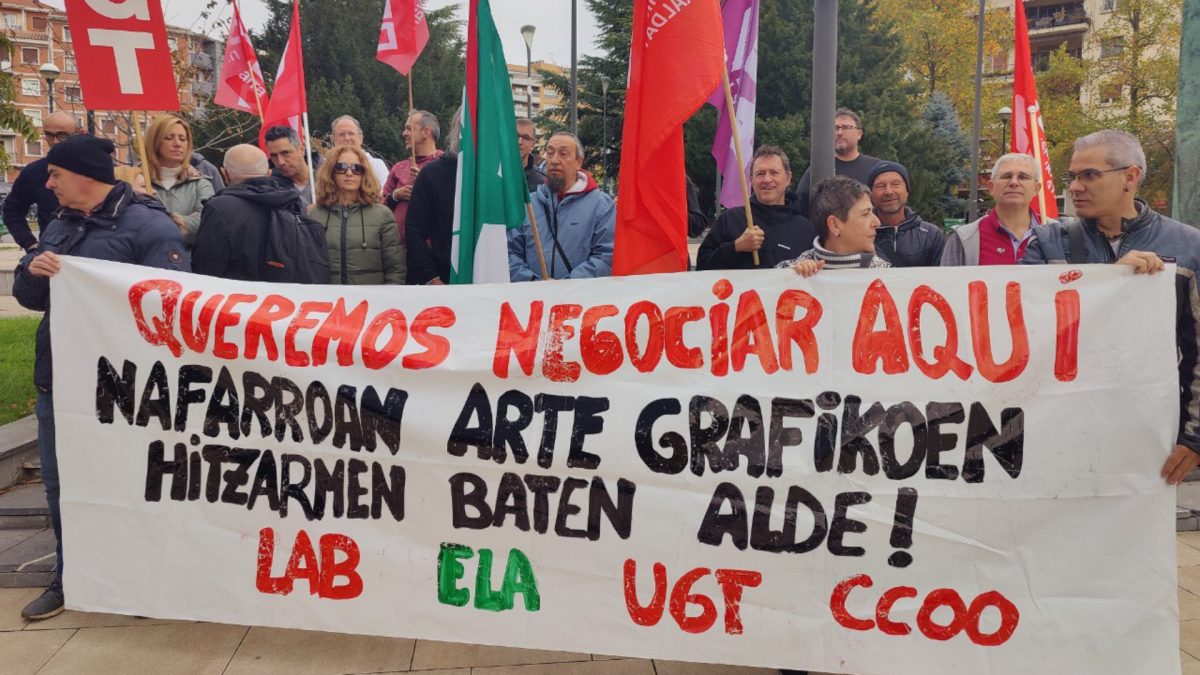 Concentración de trabajadores y trabajadoras del sector este lunes.