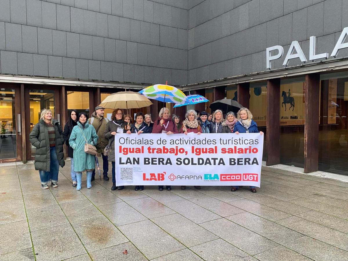 Oficialas de actividades turísticas