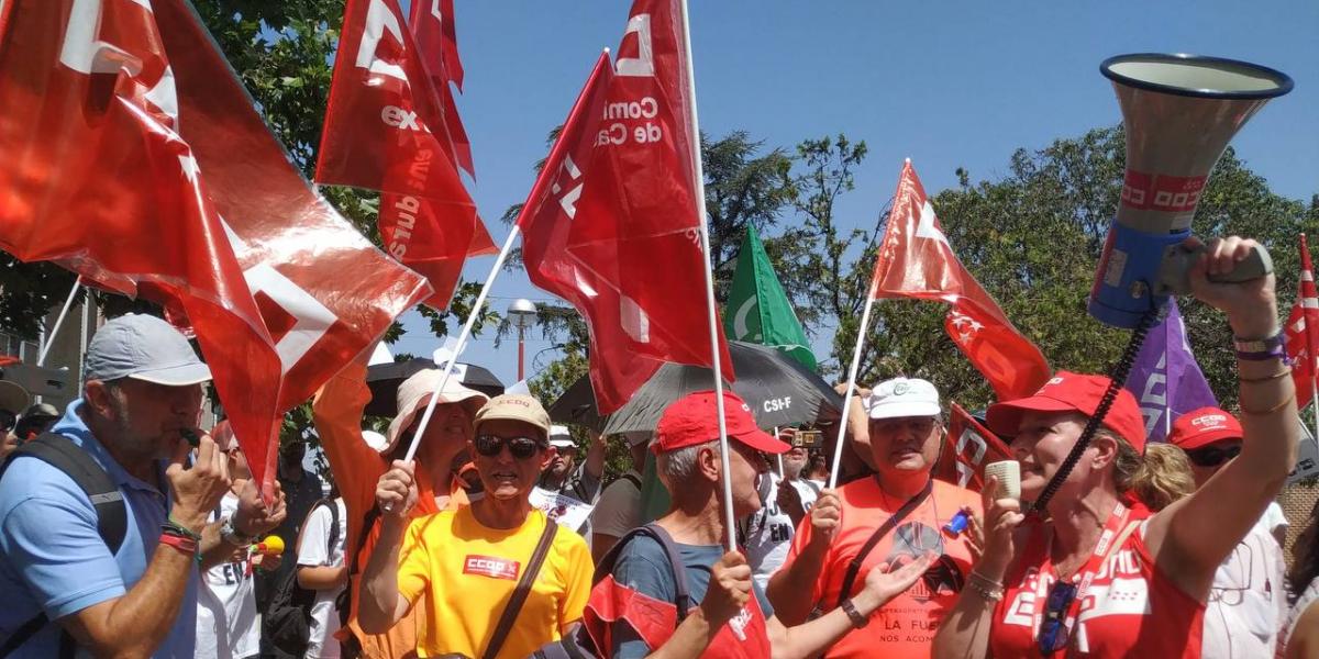 Concentración de personal funcionario de Justicia ante el Palacio de la Moncloa