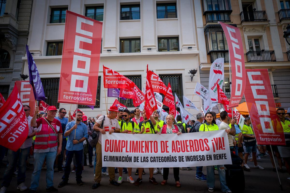 El sector Ferroviario se concentra frente a Hacienda para exigir la eliminacin de las categoras de ingreso en el Grupo Renfe