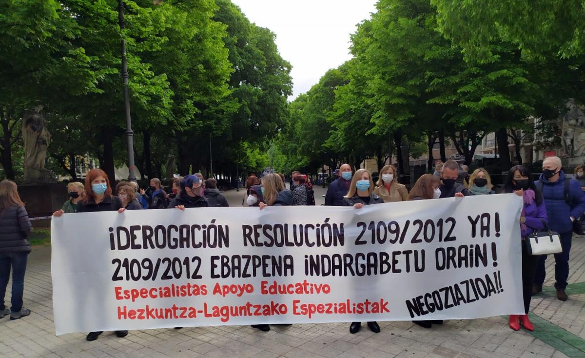 18 de mayo, concentracin frente al Parlamento de Navarra